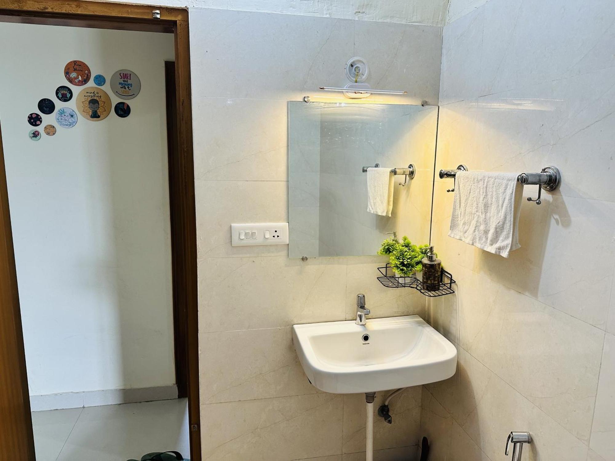 Zoomstay - 3Bhk Apartments Varanasi Dış mekan fotoğraf